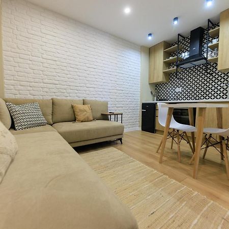 One-Bedroom Rooftop Skyline Central Hidden Gem In Tiranë Luaran gambar