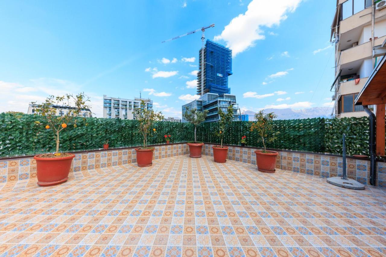 One-Bedroom Rooftop Skyline Central Hidden Gem In Tiranë Luaran gambar